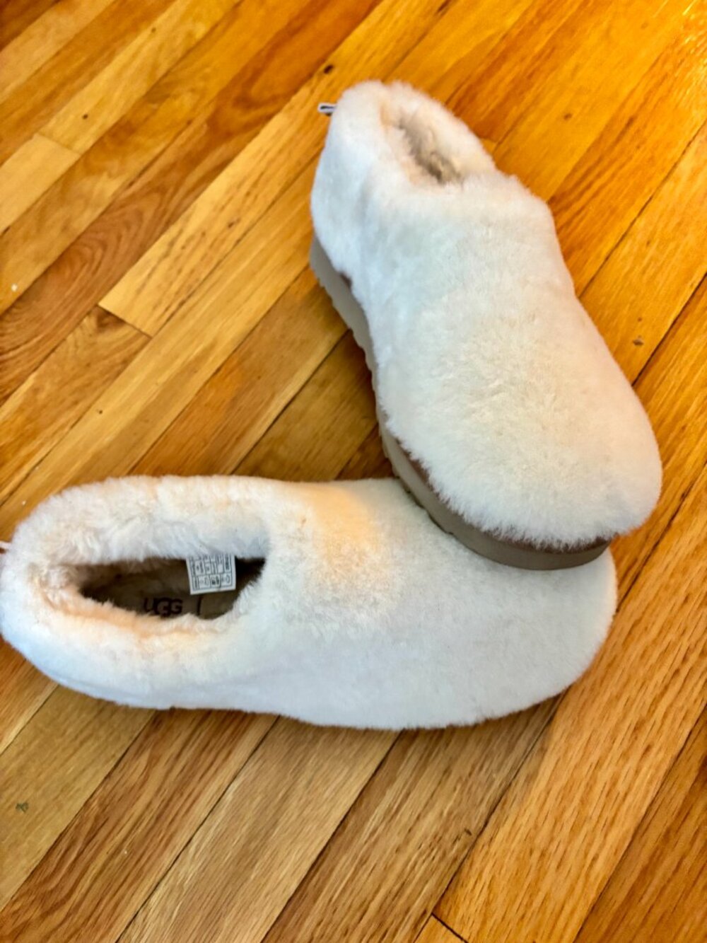 UGG Slippers - Picture 2 of 4